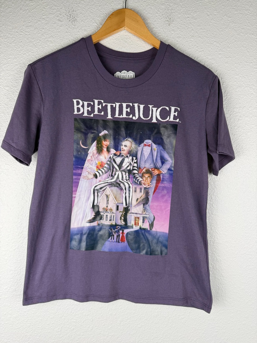 Beetlejuice purple graphic t-shirt featuring the movie poster artwork size XS